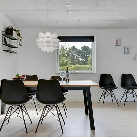 Hébergement de vacances Awesome Home In Rodby With Wifi *